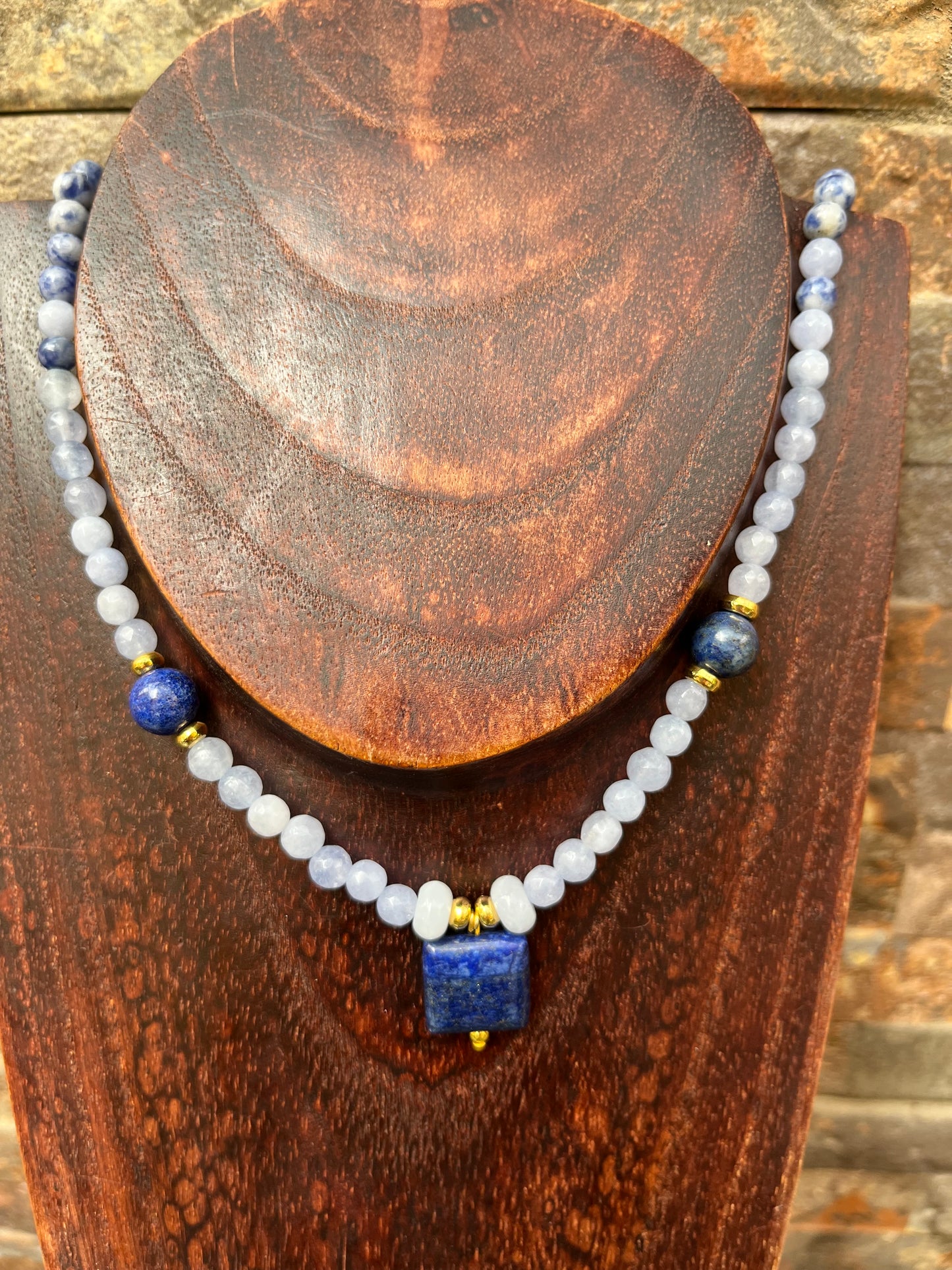 Collar lapislázuli y cuarzo blanco