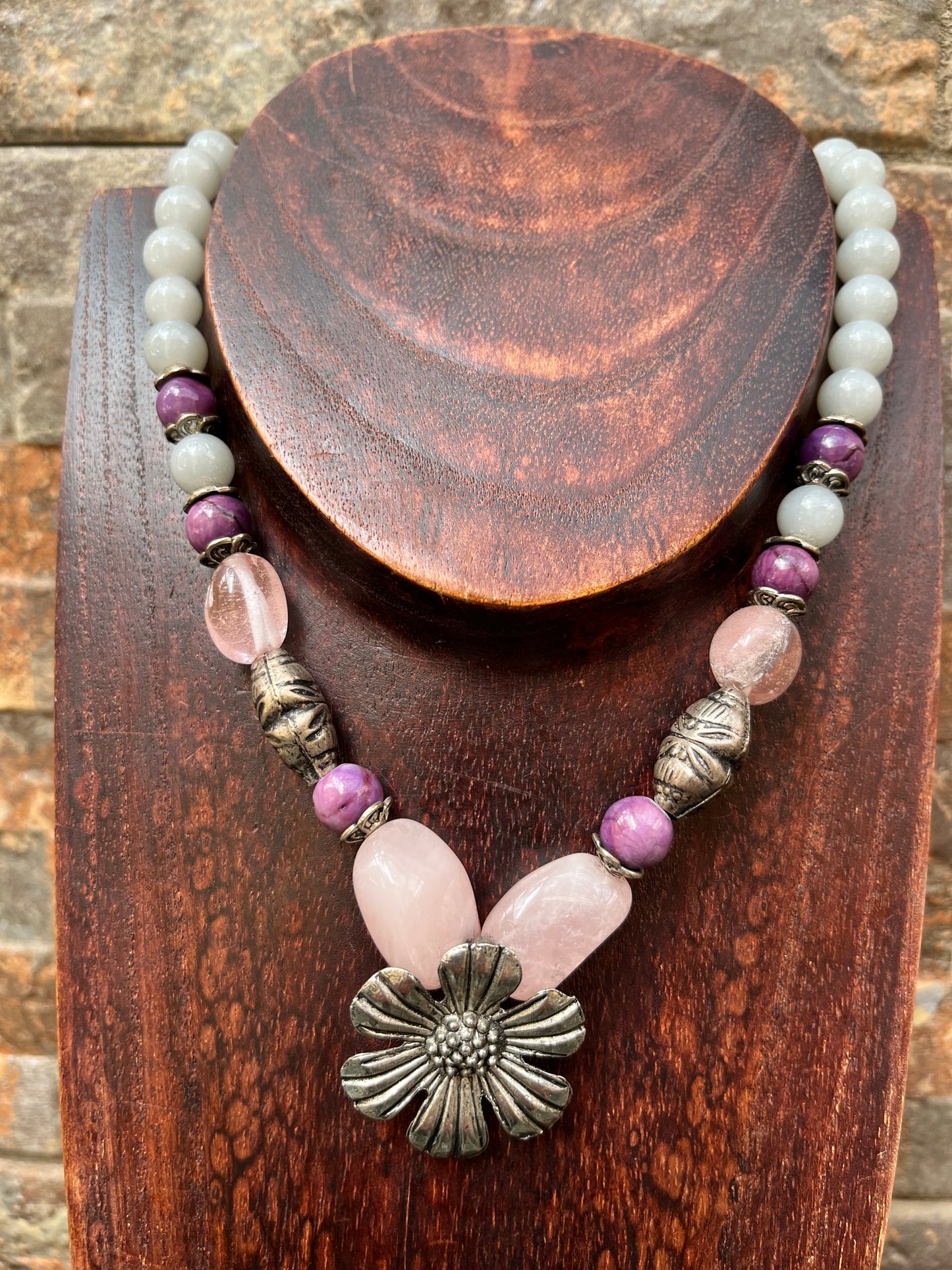Collar de cuarzo rosado, amatista, cerámica y cristales